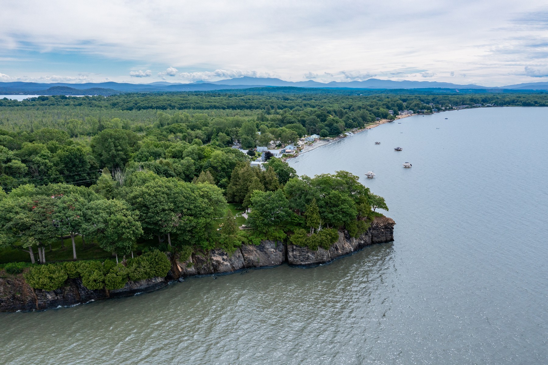  1333 Colchester Point Road - 物件實景