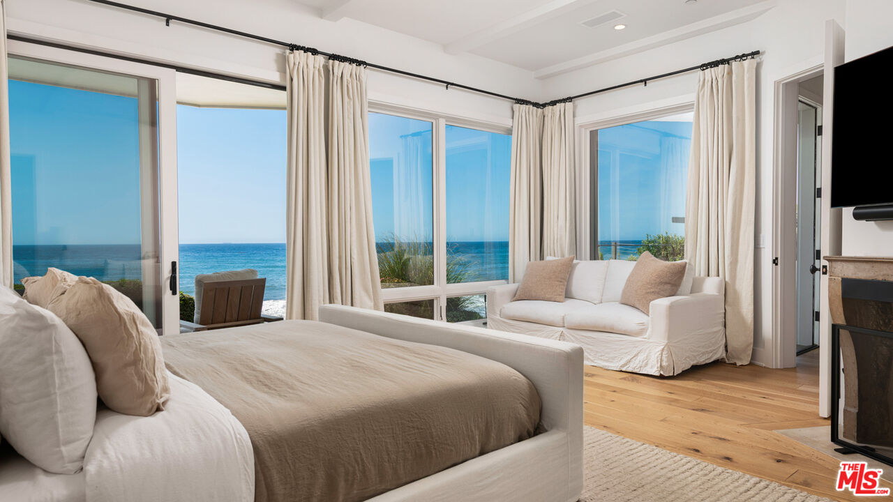 Malibu, California, 90265, United States, 4 Bedrooms Bedrooms, ,5 BathroomsBathrooms,Residential,For Sale,1897741