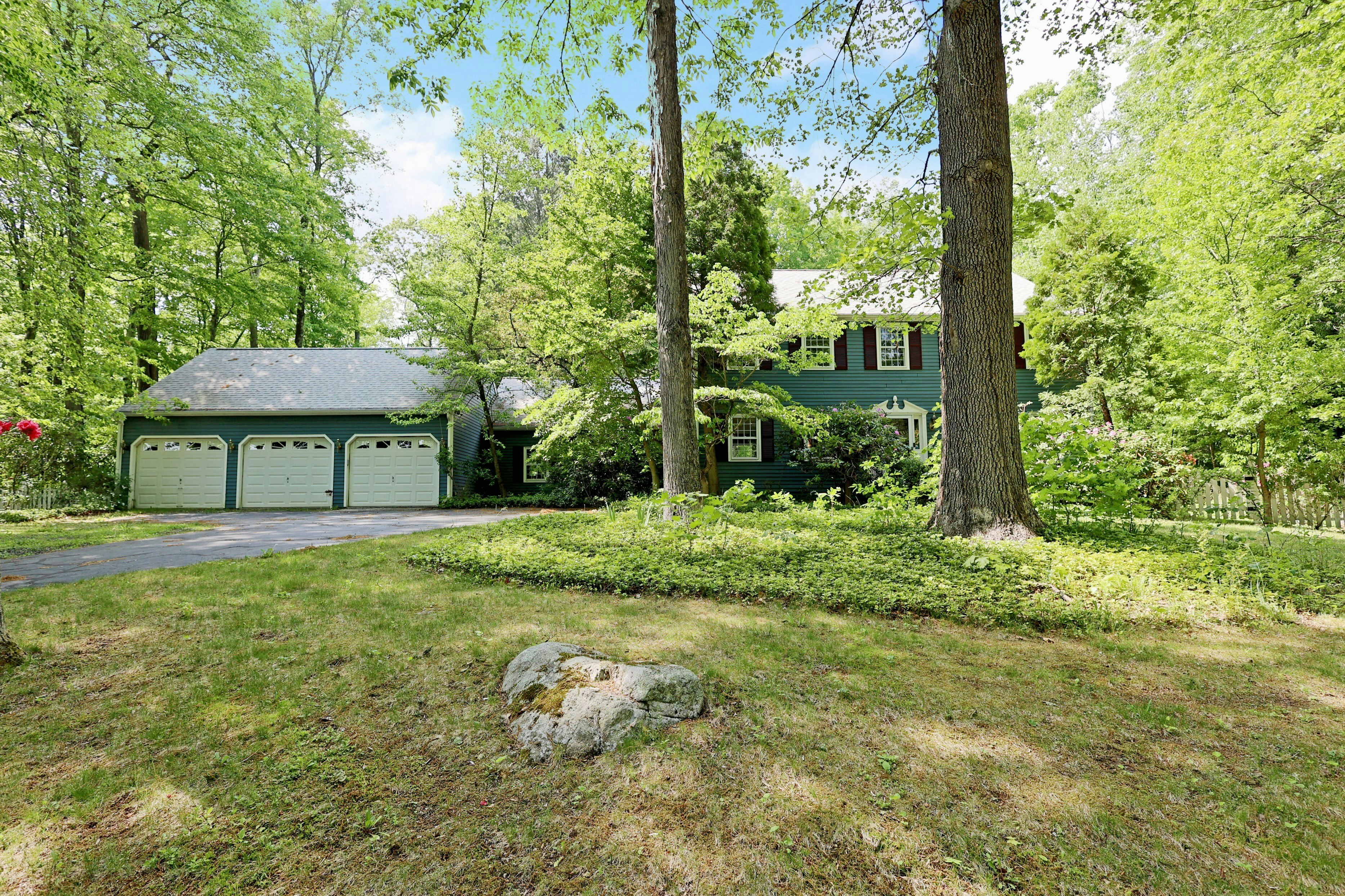  Classic New England Colonial - 物件實景