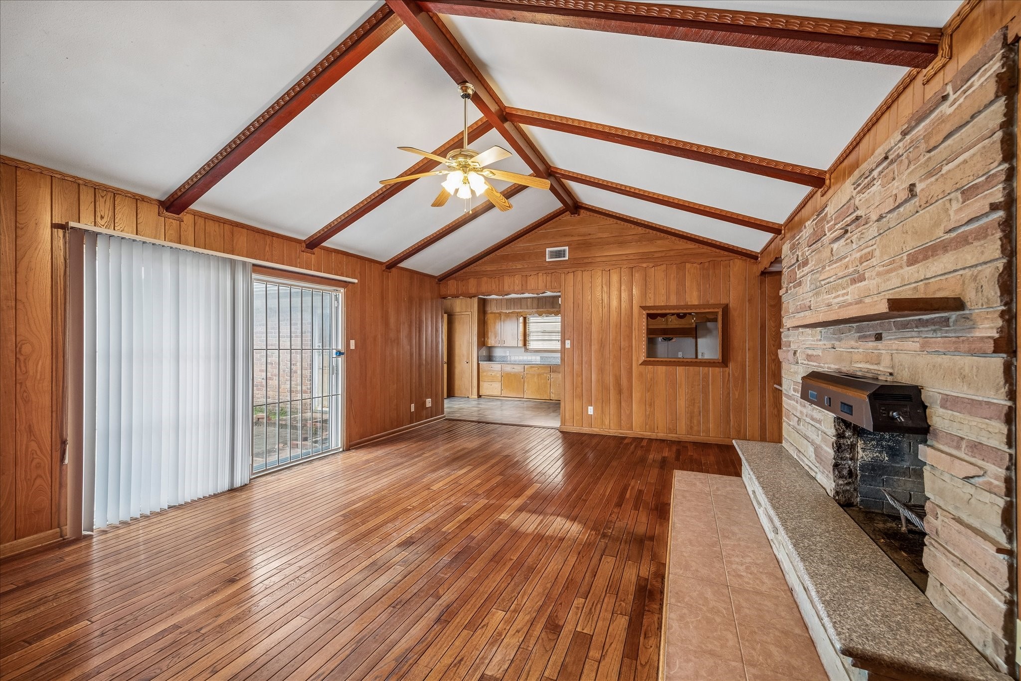  3715 Woodvalley Drive - 物件實景