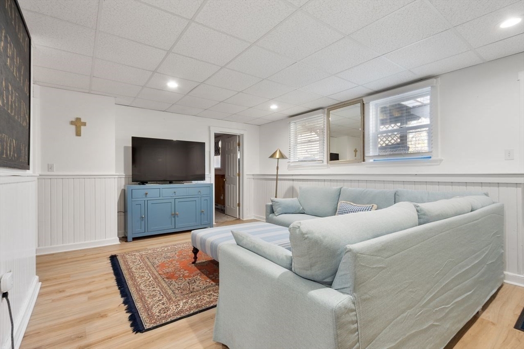 Westford, Massachusetts, 01886, United States, 4 Bedrooms Bedrooms, ,4 BathroomsBathrooms,Residential,For Sale,1987953