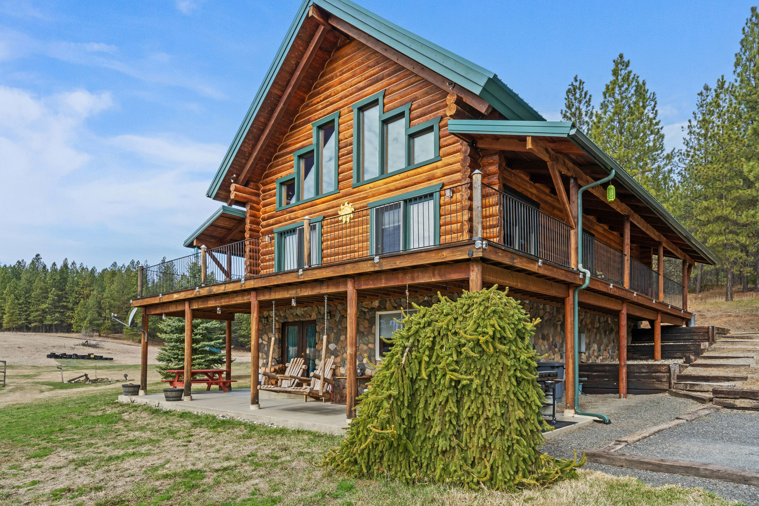 Colville, Washington, 99114, United States, 2 Bedrooms Bedrooms, ,3 BathroomsBathrooms,Residential,For Sale,1763209