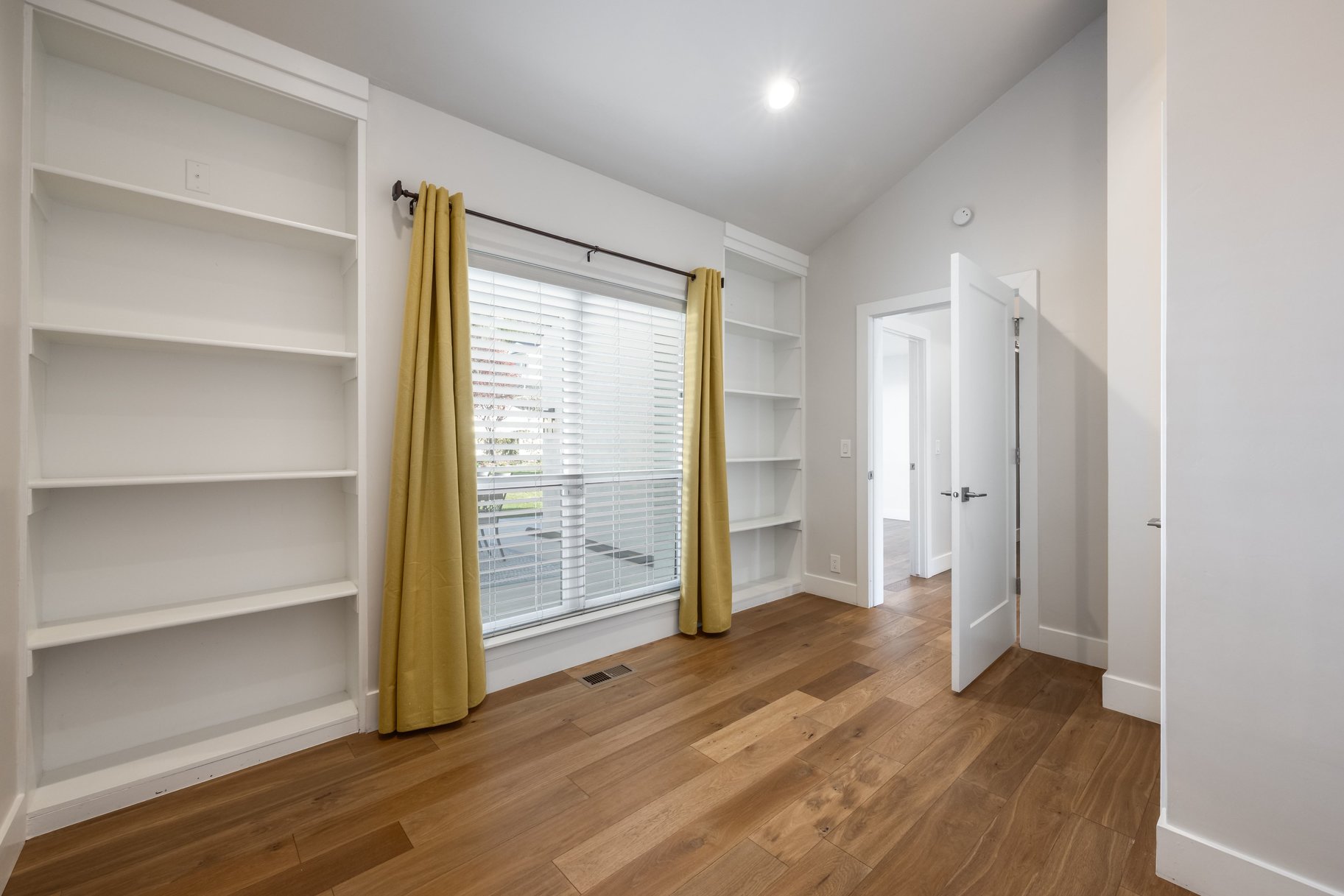  Stunning East Capitol Renovation - 物件實景
