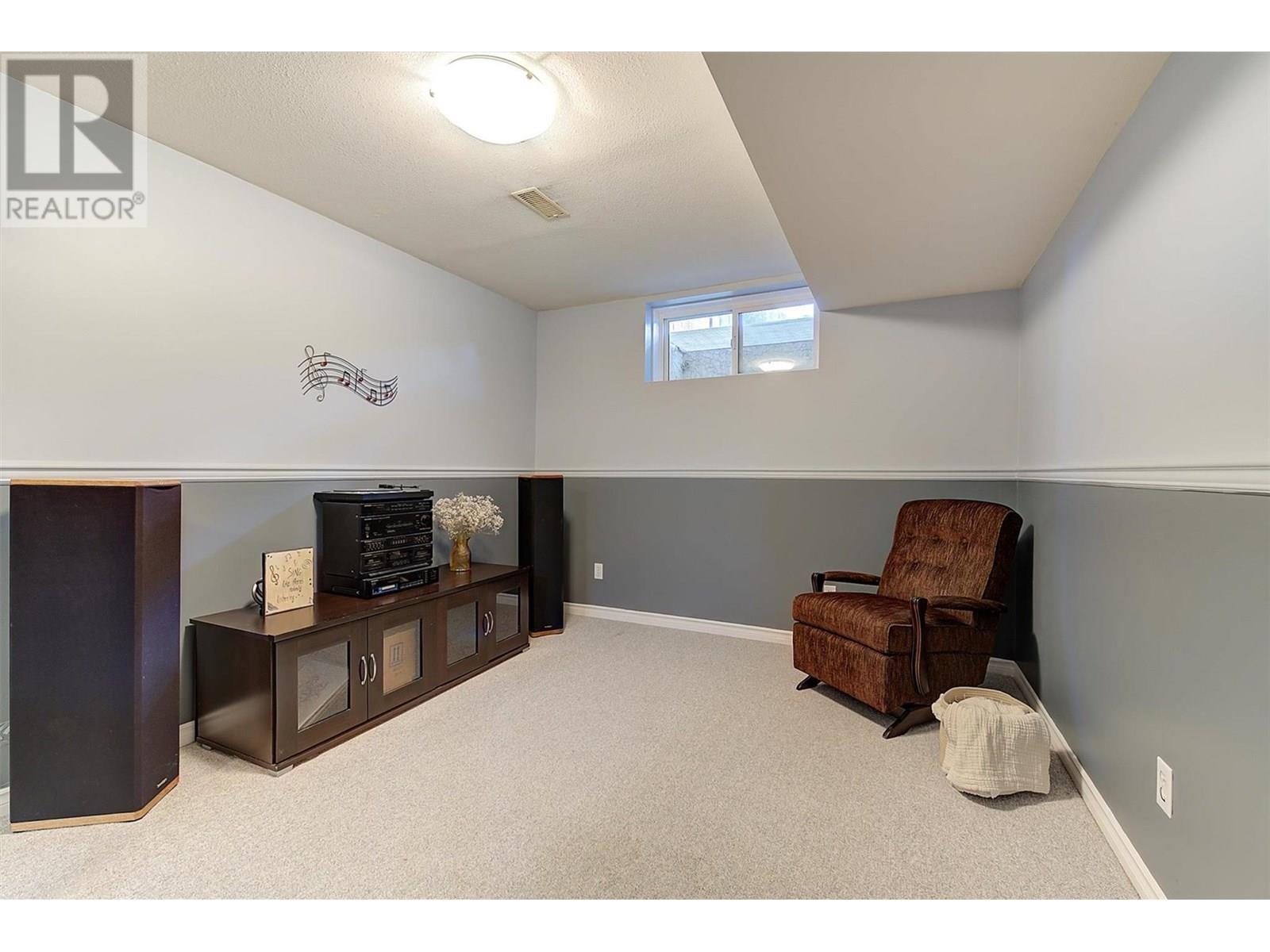 KELOWNA, British Columbia, V1V 2G6, CA, 5 Bedrooms Bedrooms, ,4 BathroomsBathrooms,Residential,For Sale,1838438