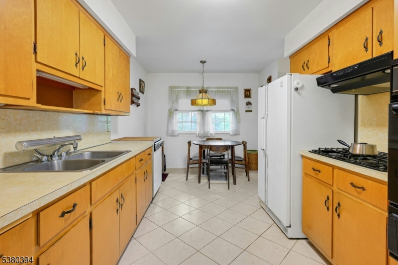 Springfield Twp., New Jersey, 07081, United States, 3 Bedrooms Bedrooms, ,3 BathroomsBathrooms,Residential,For Sale,1924750
