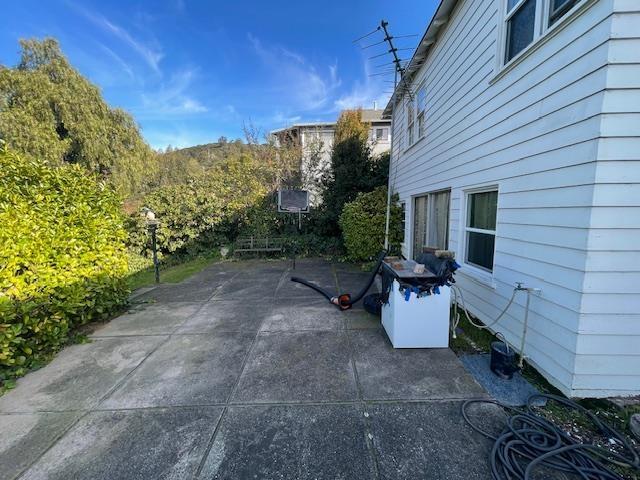 Oakland, California, 94605, United States, 3 Bedrooms Bedrooms, ,1 BathroomBathrooms,Residential,For Sale,2011144