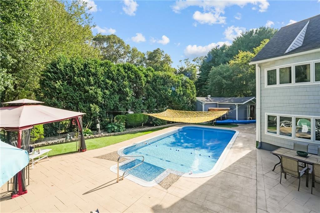 North Kingstown, Rhode Island, 02852, United States, 3 Bedrooms Bedrooms, ,4 BathroomsBathrooms,Residential,For Sale,1973997