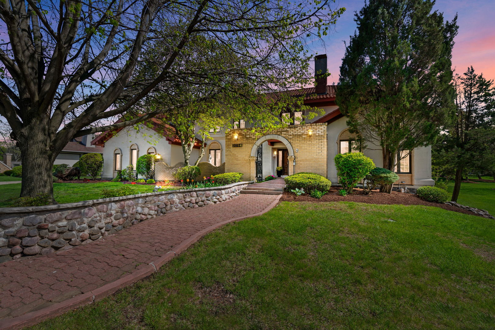 Oak Brook, Illinois, 60523, United States, 5 Bedrooms Bedrooms, ,6 BathroomsBathrooms,Residential,For Sale,1796873