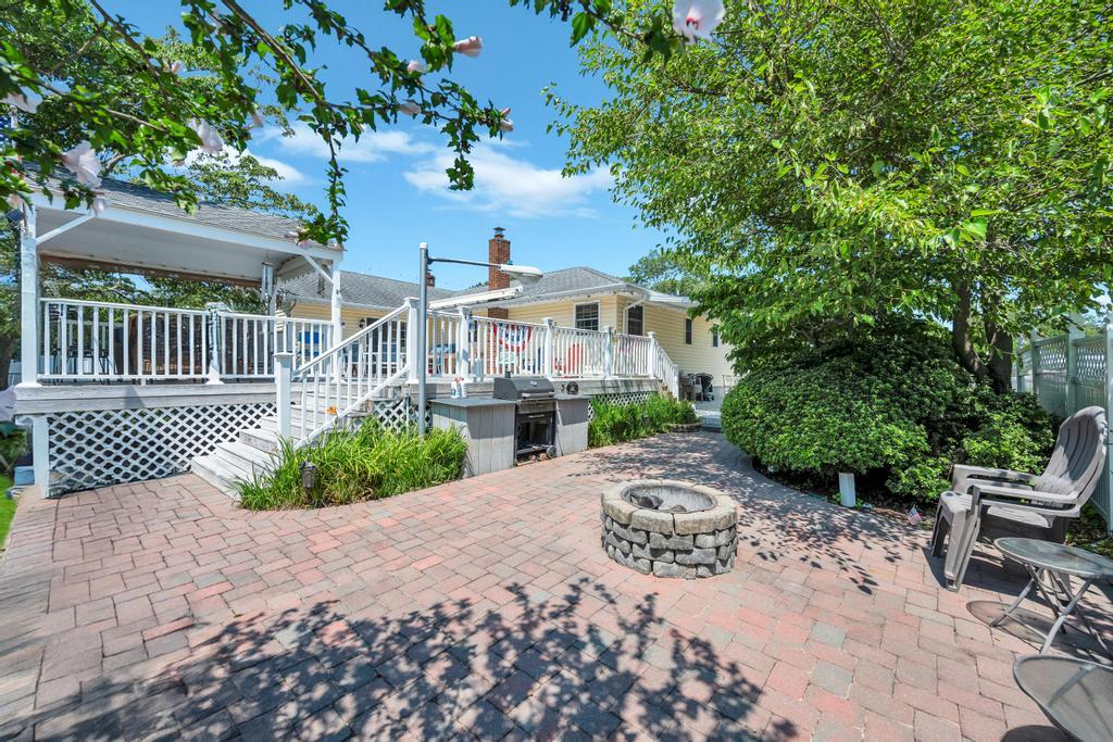 Islip Terrace, New York, 11752, United States, 3 Bedrooms Bedrooms, ,3 BathroomsBathrooms,Residential,For Sale,1898888