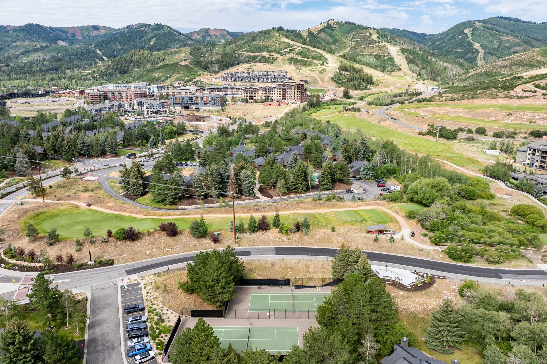  Ground Level Unit, Walk to Ski Lifts - 物件實景
