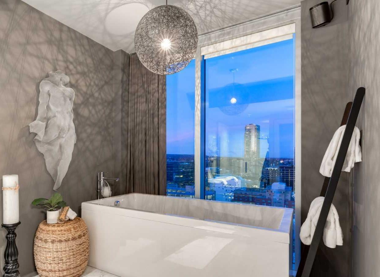 CALGARY, Alberta, T2G 0C7, CA, 2 Bedrooms Bedrooms, ,3 BathroomsBathrooms,Residential,For Sale,1837993