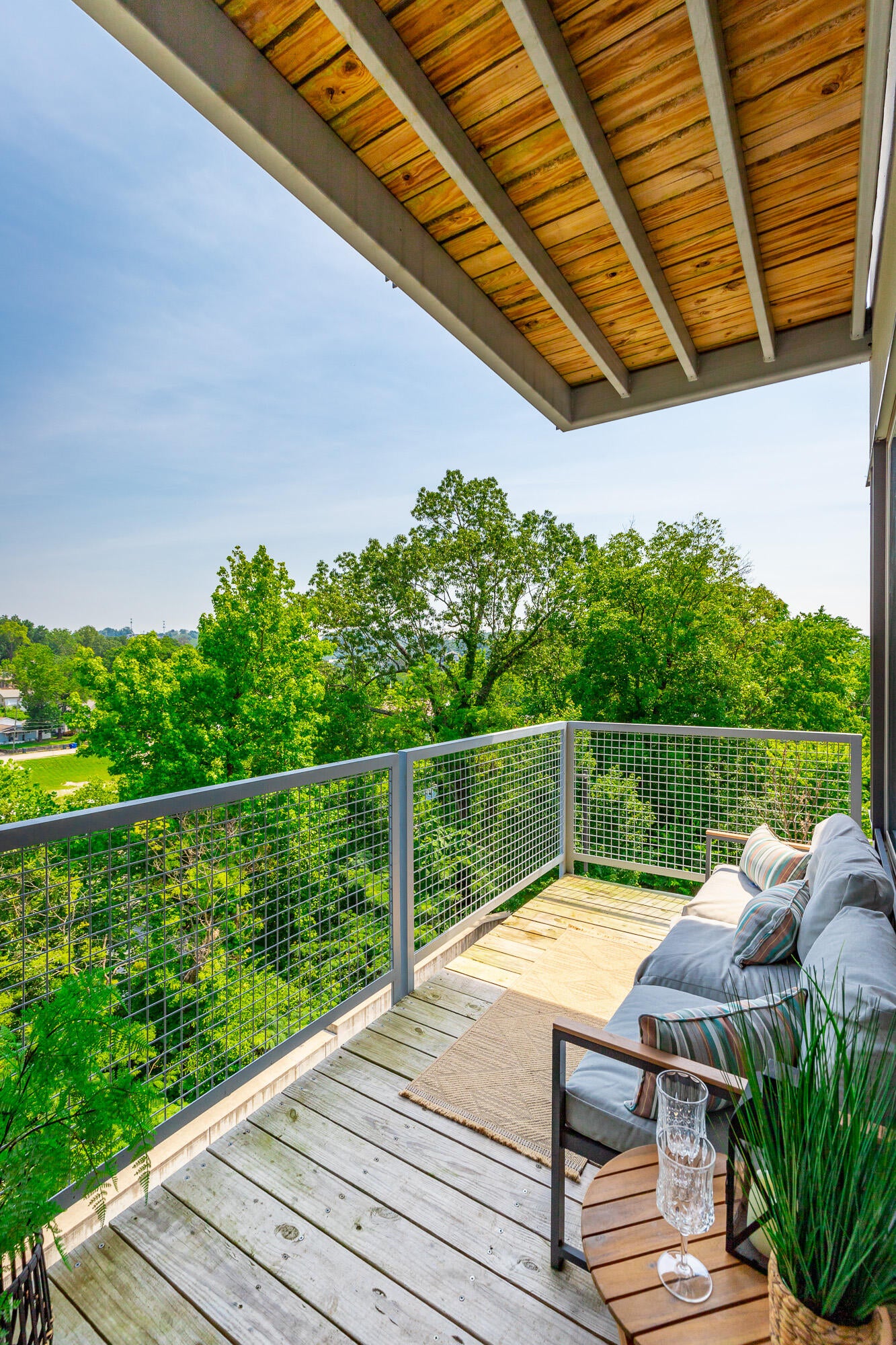 Chattanooga, Tennessee, 37405, United States, 2 Bedrooms Bedrooms, ,2 BathroomsBathrooms,Residential,For Sale,1875132
