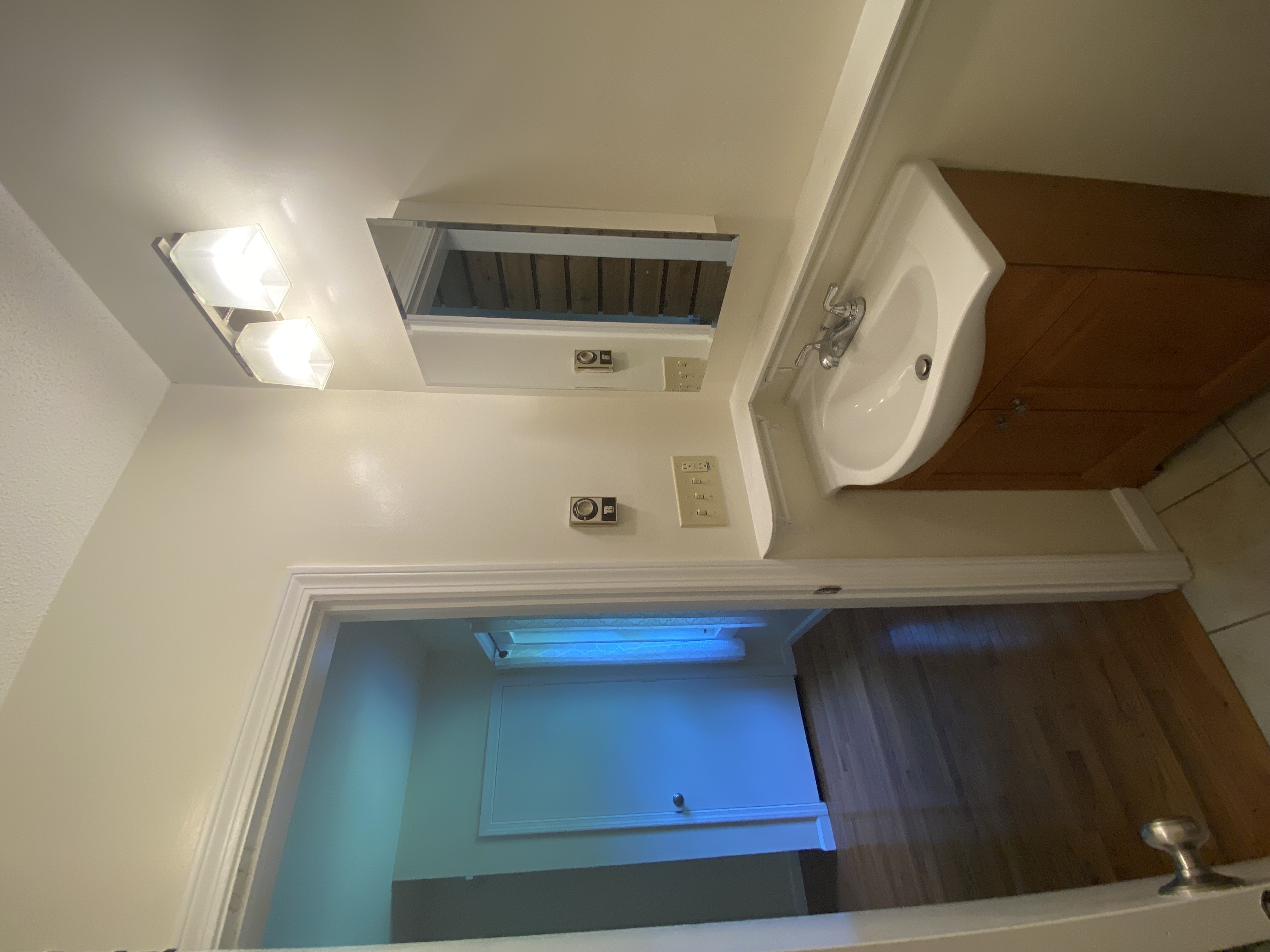  convert  this multi family to a single family in historic guilford - 物件實景