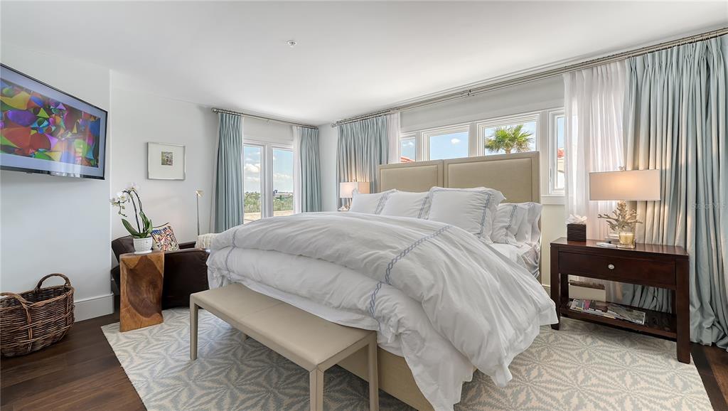Longboat Key, Florida, 34228, United States, 3 Bedrooms Bedrooms, ,4 BathroomsBathrooms,Residential,For Sale,1777241