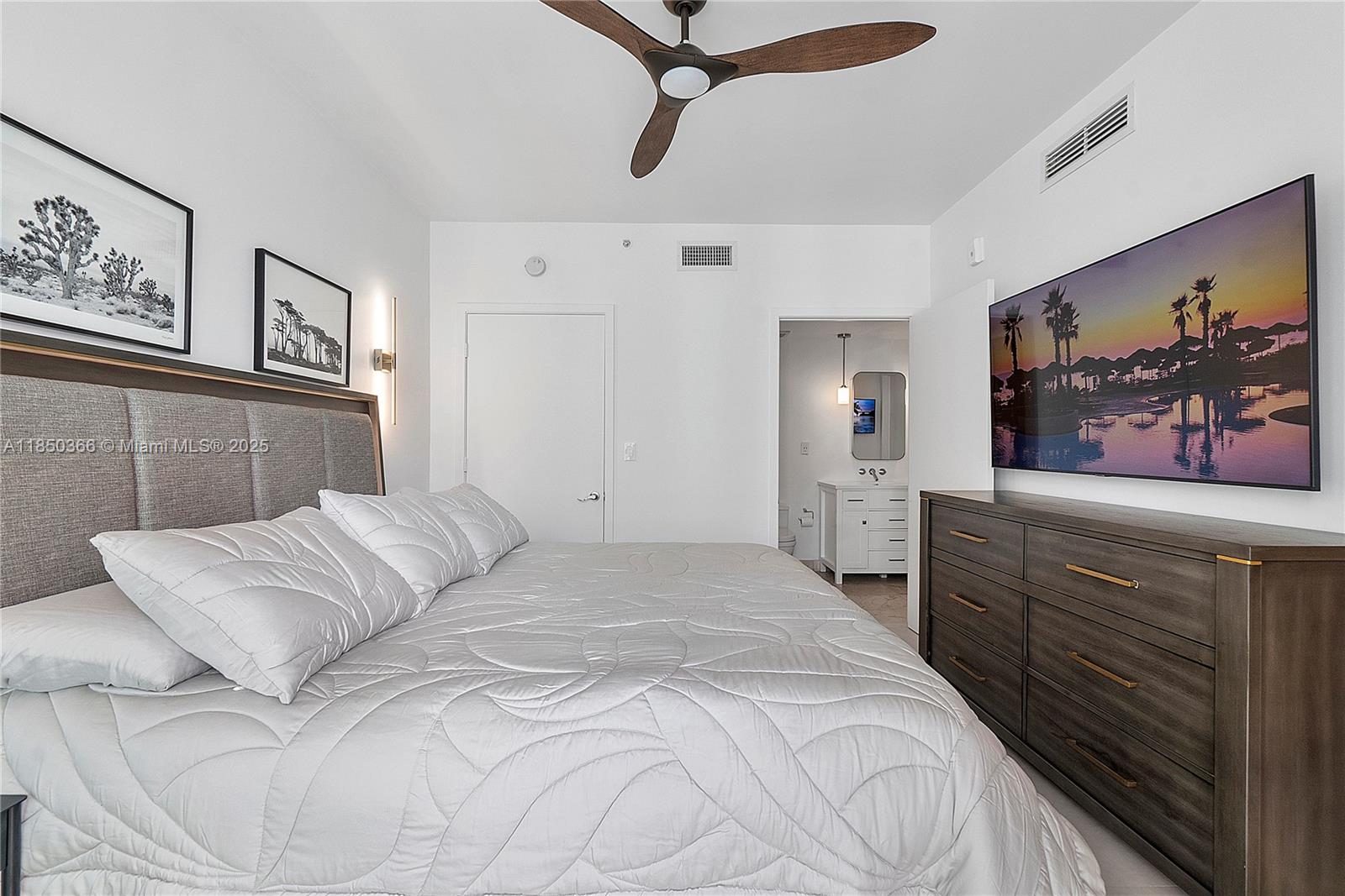 Miami Beach, Florida, 33140, United States, 1 Bedroom Bedrooms, ,1 BathroomBathrooms,Residential,For Sale,1906167