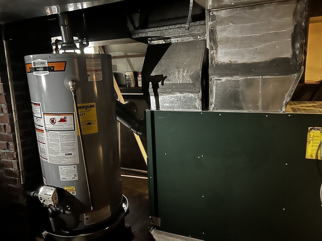 Lynn, Massachusetts, 01905, United States, 2 Bedrooms Bedrooms, ,2 BathroomsBathrooms,Residential,For Sale,1972732