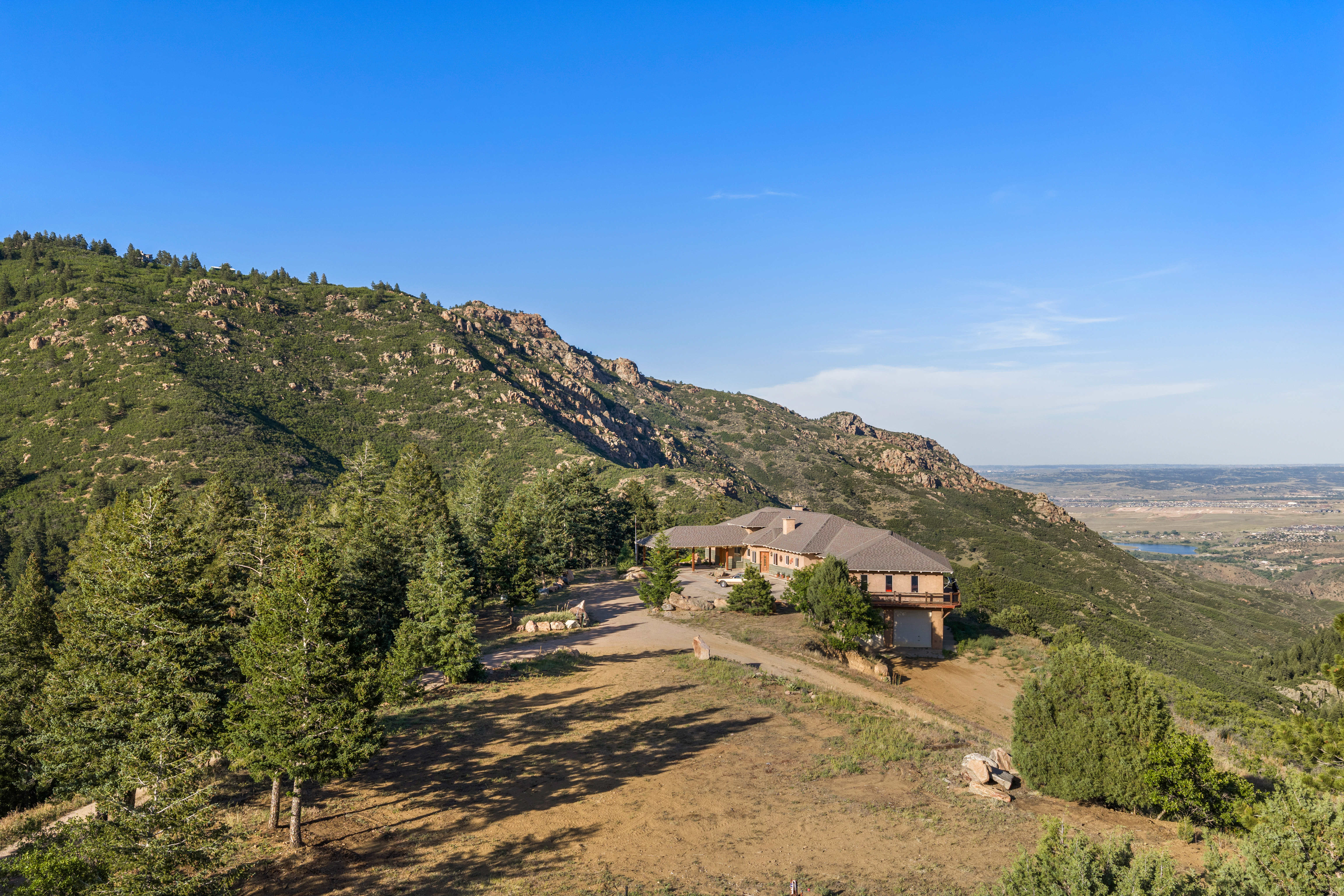 Rare 40-Acre Mountain Retreat with Panoramic Views & 11 Garages - 物件實景