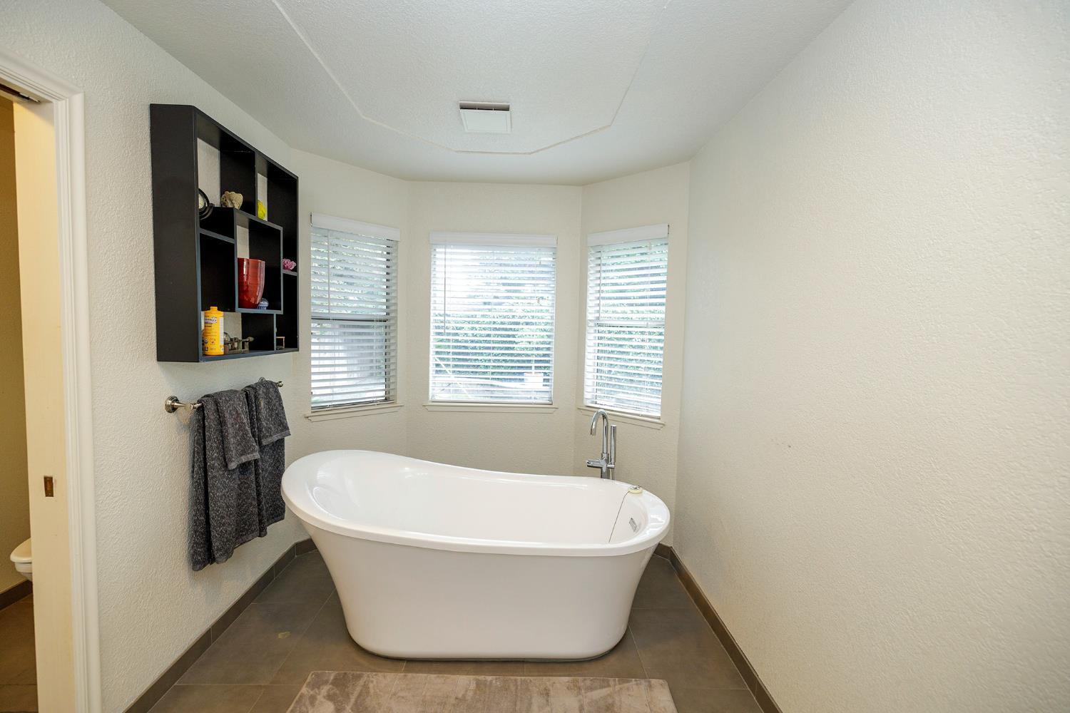 Turlock, California, 95382, United States, 4 Bedrooms Bedrooms, ,3 BathroomsBathrooms,Residential,For Sale,2049406
