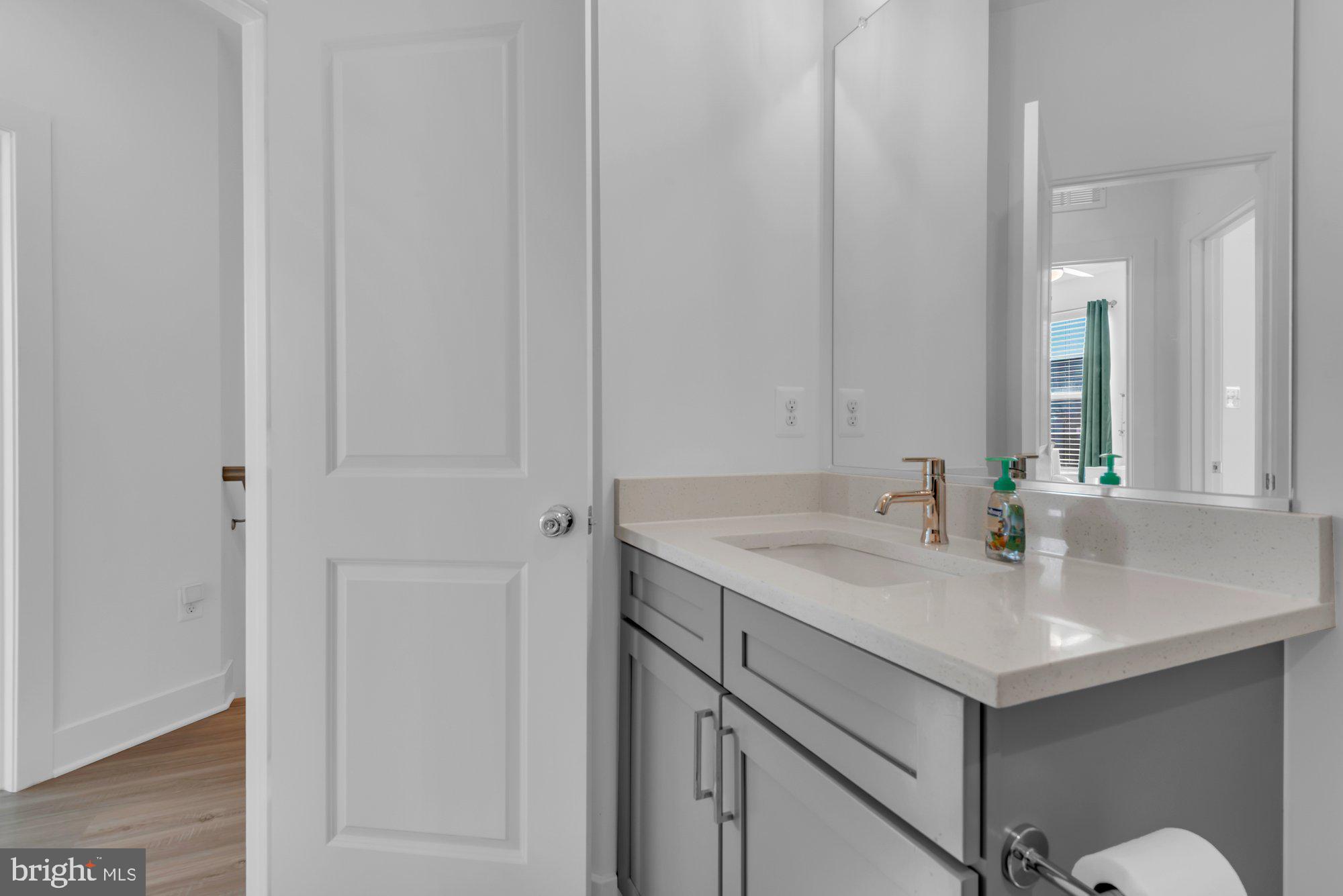 Laurel, Maryland, 20724, United States, 5 Bedrooms Bedrooms, ,5 BathroomsBathrooms,Residential,For Sale,2010373