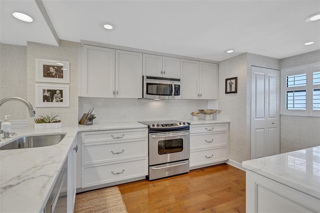 Sarasota, Florida, 34242, United States, 2 Bedrooms Bedrooms, ,2 BathroomsBathrooms,Residential,For Sale,1895415