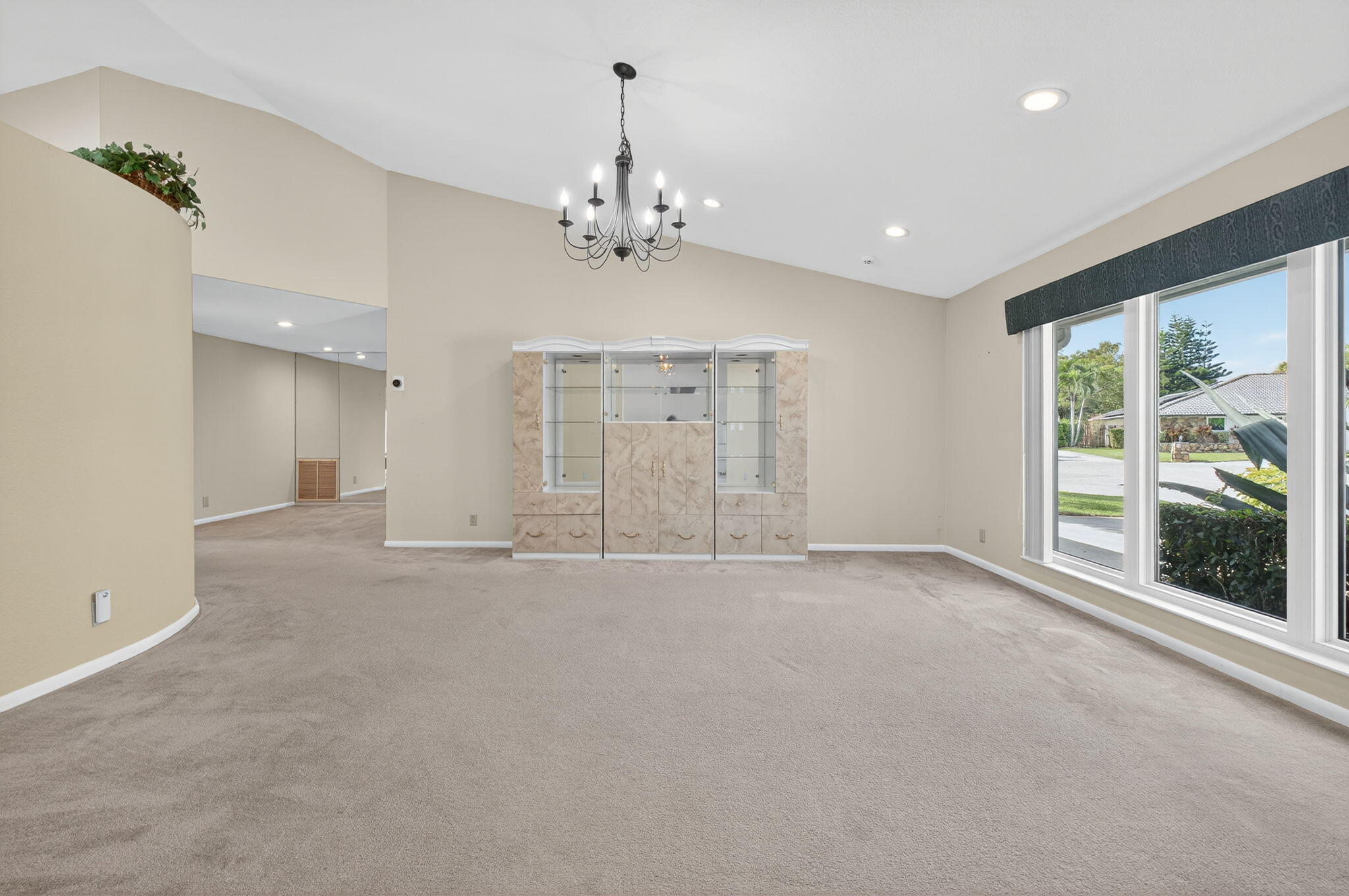 Coral Springs, Florida, 33071, United States, 4 Bedrooms Bedrooms, ,3 BathroomsBathrooms,Residential,For Sale,1989618