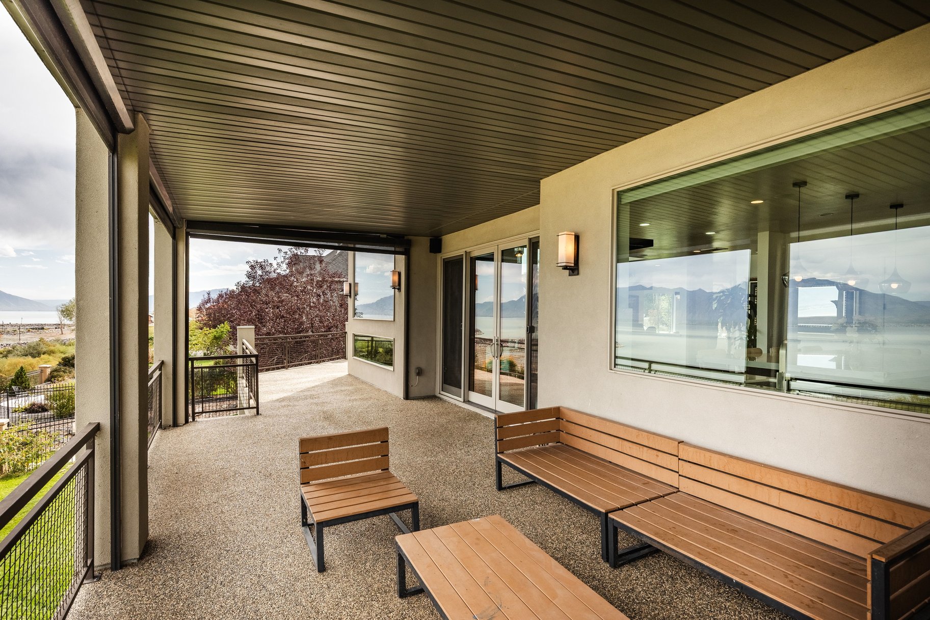  Modern Lakefront Retreat with Breathtaking Lake and Mountain Views - 物件實景
