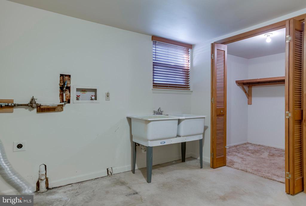 Warrenton, Virginia, 20187, United States, 3 Bedrooms Bedrooms, ,3 BathroomsBathrooms,Residential,For Sale,2049291