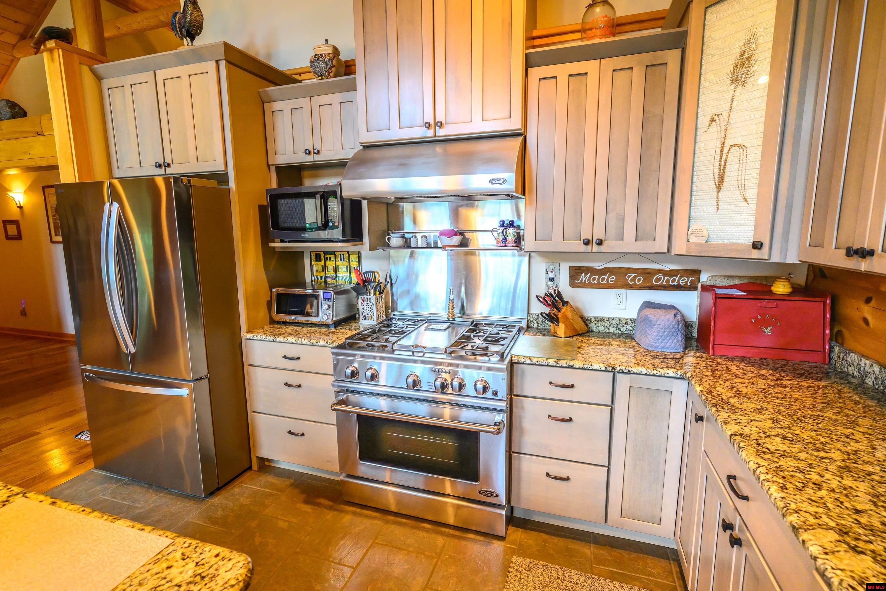 Mountain Home, Arkansas, 72653, United States, 3 Bedrooms Bedrooms, ,3 BathroomsBathrooms,Residential,For Sale,1895222