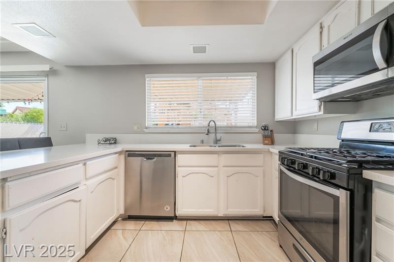 Henderson, Nevada, 89014, United States, 4 Bedrooms Bedrooms, ,2 BathroomsBathrooms,Residential,For Sale,1977160