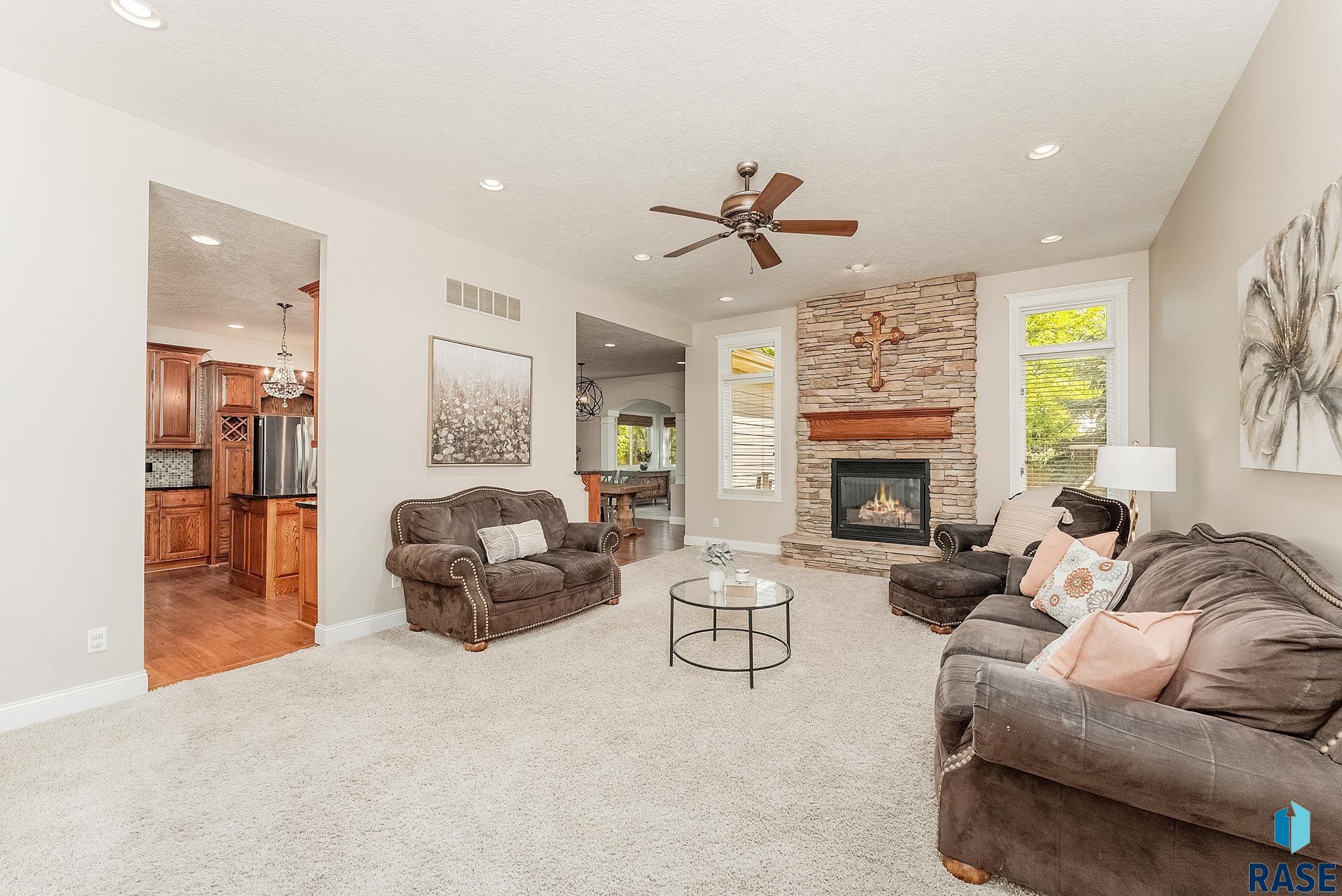 Sioux Falls, South Dakota, 57106, United States, 5 Bedrooms Bedrooms, ,3 BathroomsBathrooms,Residential,For Sale,1926717