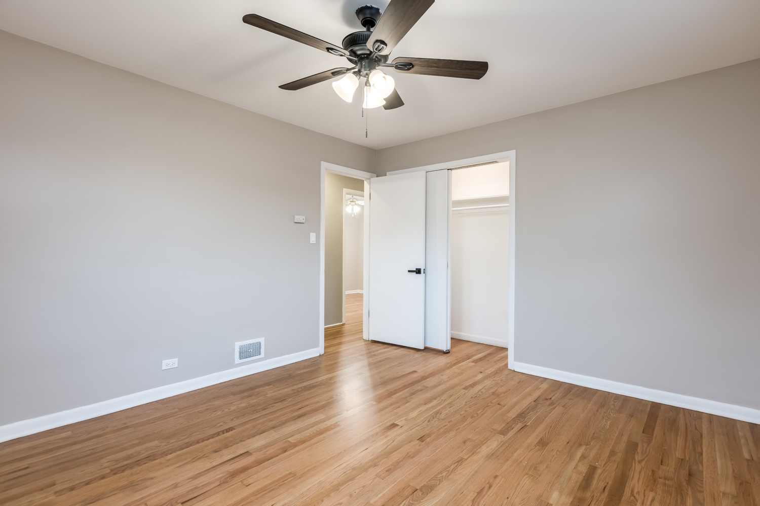 Skokie, Illinois, 60077, United States, 3 Bedrooms Bedrooms, ,2 BathroomsBathrooms,Residential,For Sale,1990753