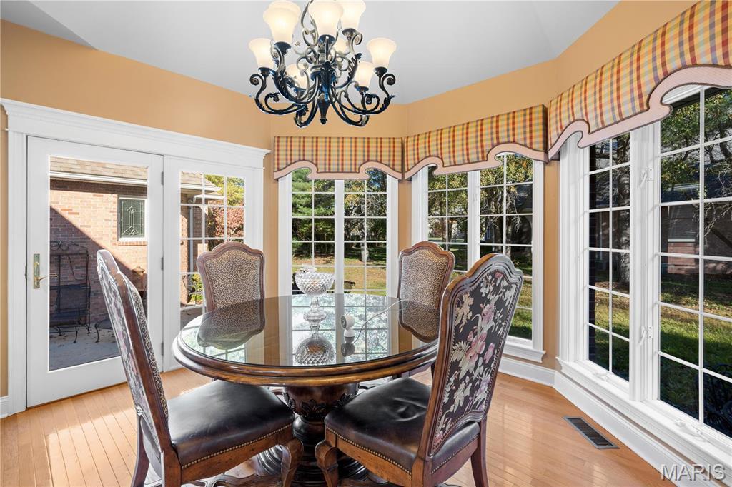 Charleston, Missouri, 63834, United States, 5 Bedrooms Bedrooms, ,4 BathroomsBathrooms,Residential,For Sale,1938215