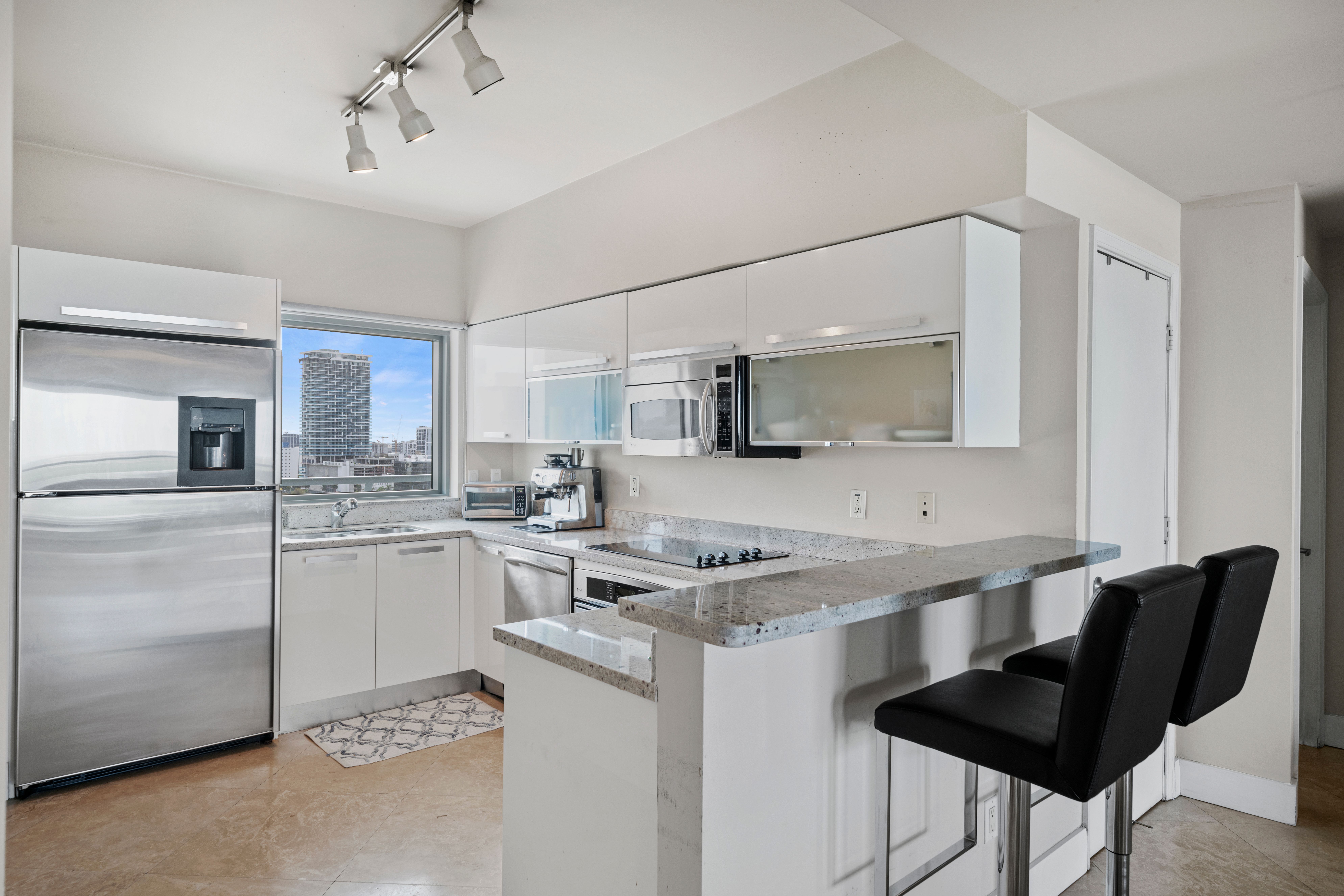  601 NE 36th St, Miami, FL, 33137 - 物件實景