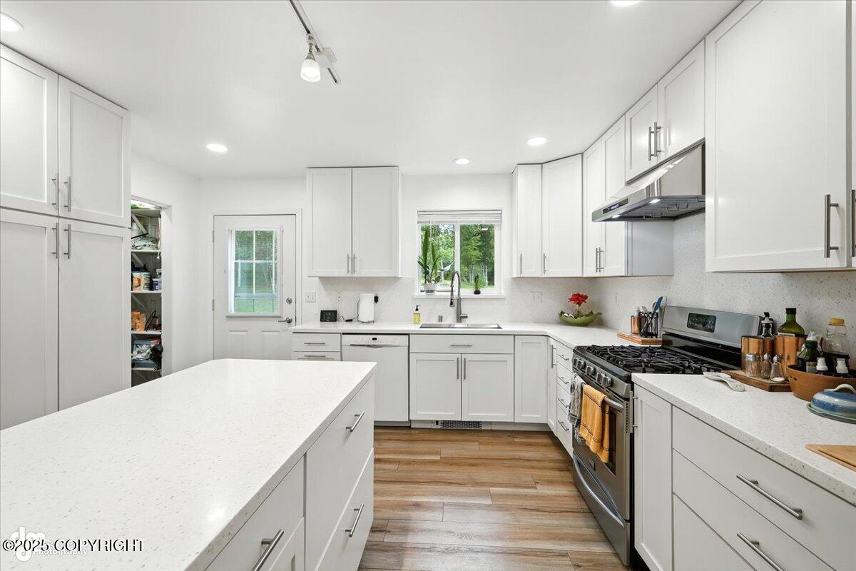 Wasilla, Alaska, 99654, United States, 5 Bedrooms Bedrooms, ,4 BathroomsBathrooms,Residential,For Sale,1974531