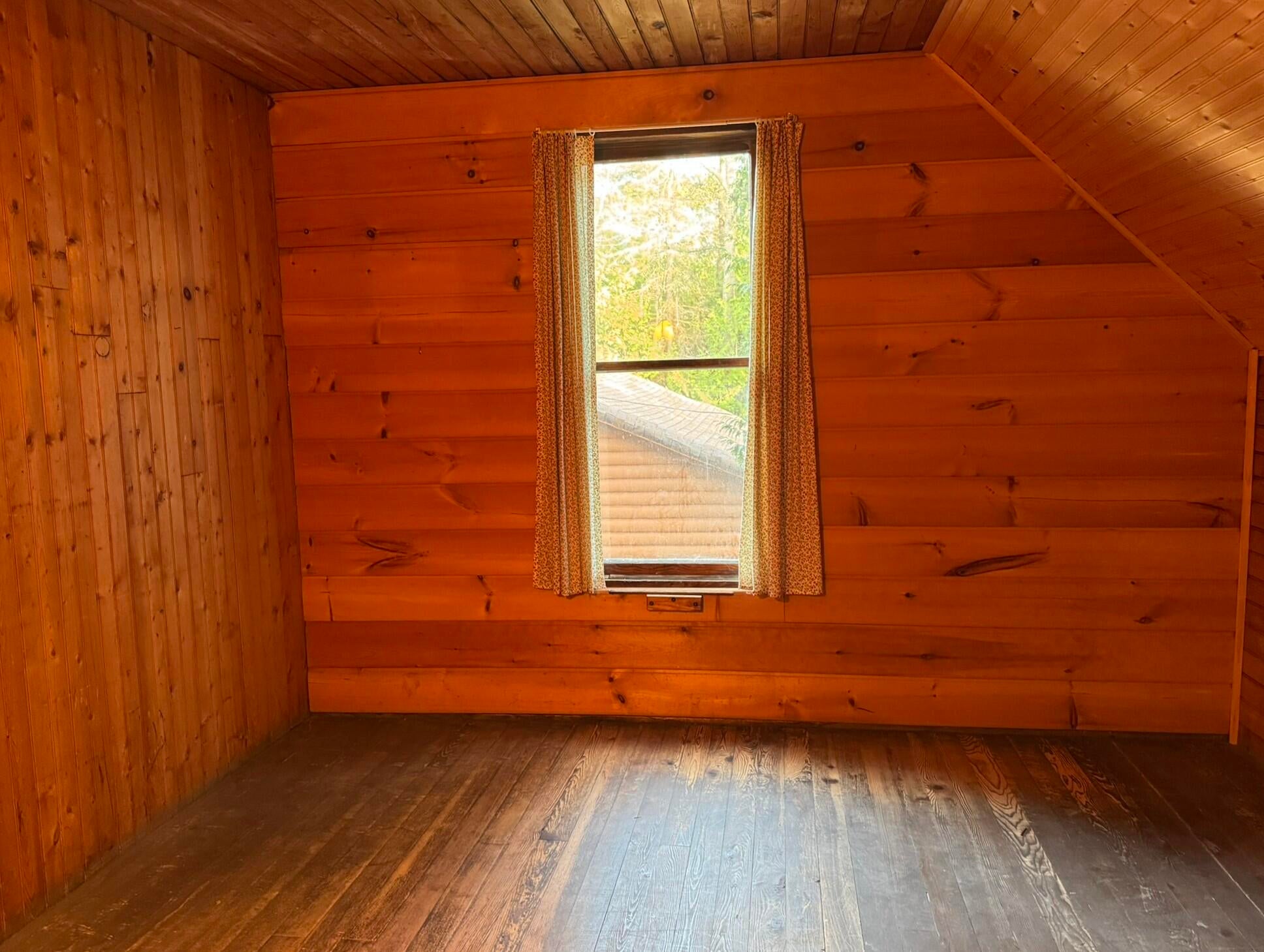 Mackinaw City, Michigan, 49701, United States, 3 Bedrooms Bedrooms, ,1 BathroomBathrooms,Residential,For Sale,1996102