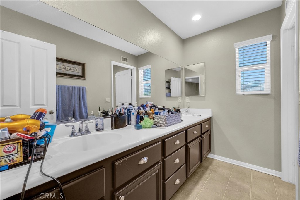 Lake Elsinore, California, 92530, United States, 3 Bedrooms Bedrooms, ,3 BathroomsBathrooms,Residential,For Sale,1880934