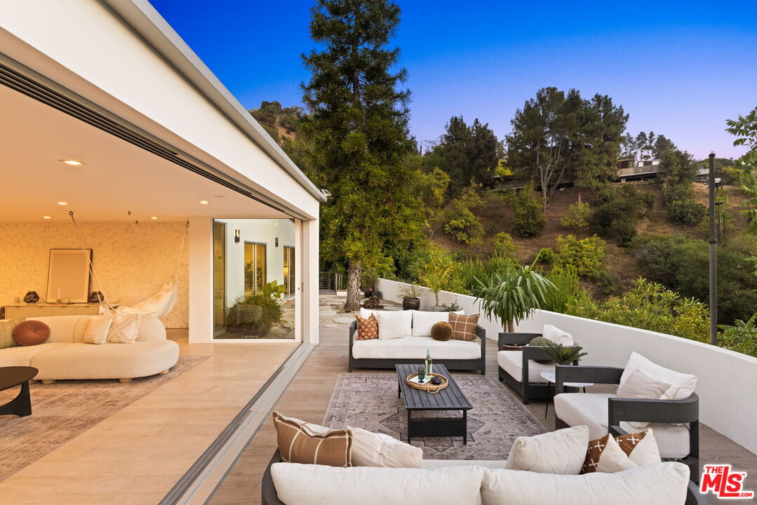 Los Angeles, California, 90046, United States, 4 Bedrooms Bedrooms, ,4 BathroomsBathrooms,Residential,For Sale,1912038