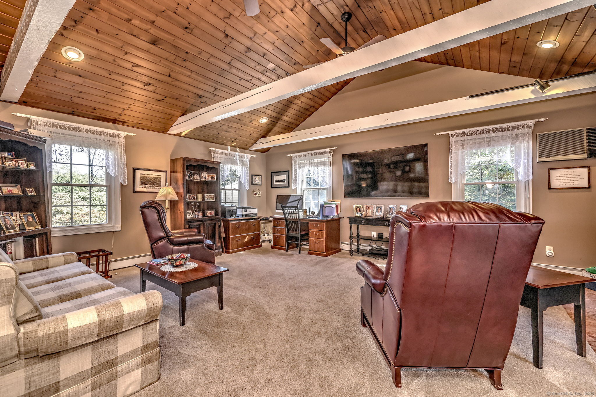 Milford, Connecticut, 06461, United States, 3 Bedrooms Bedrooms, ,3 BathroomsBathrooms,Residential,For Sale,1938642