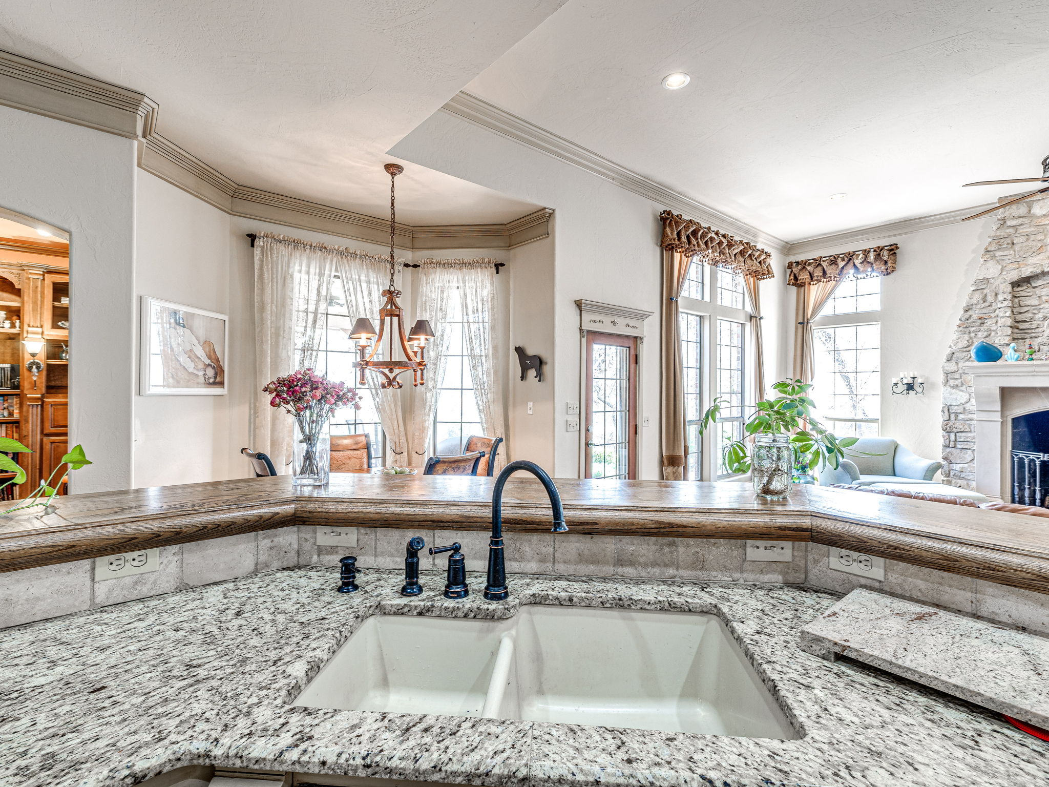 Edmond, Oklahoma, 73003, United States, 3 Bedrooms Bedrooms, ,3 BathroomsBathrooms,Residential,For Sale,1907652