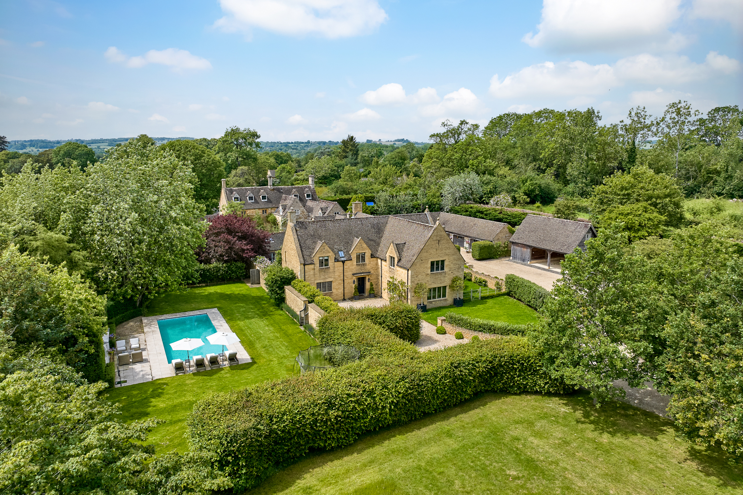  A Complete Cotswold Estate in One of Gloucestershire