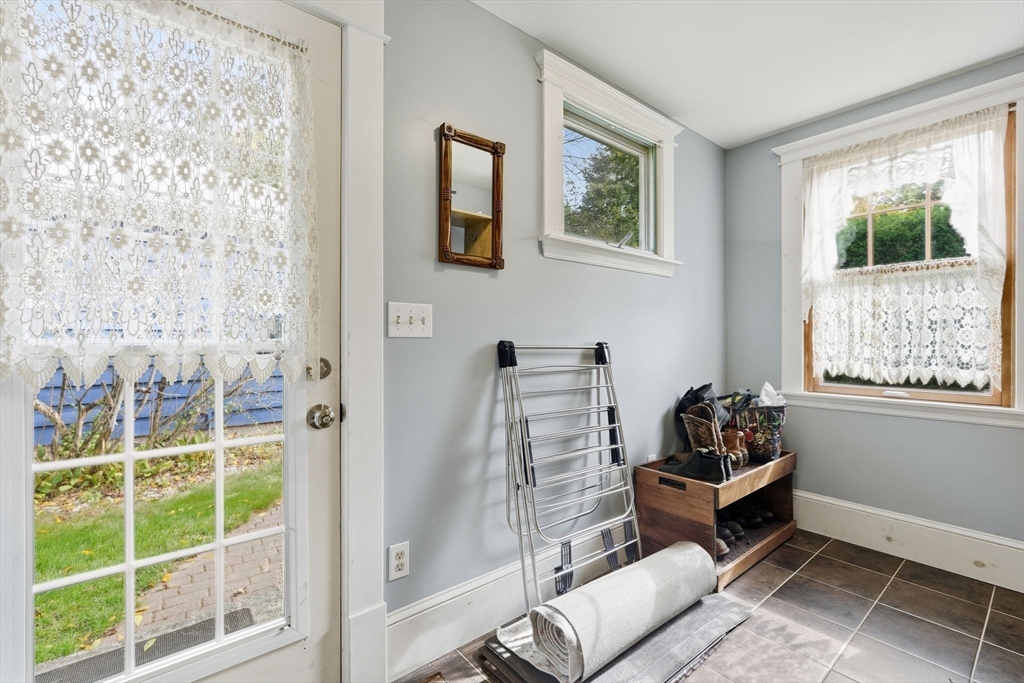 South Hadley, Massachusetts, 01075, United States, 4 Bedrooms Bedrooms, ,2 BathroomsBathrooms,Residential,For Sale,1970886