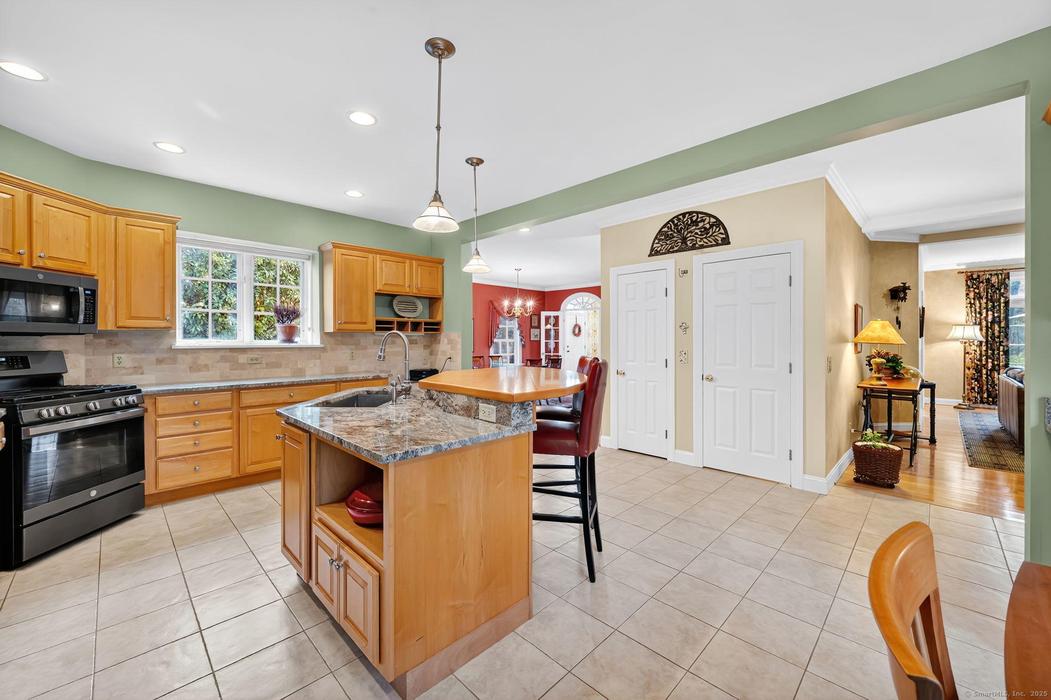 Suffield, Connecticut, 06078, United States, 4 Bedrooms Bedrooms, ,3 BathroomsBathrooms,Residential,For Sale,1988055