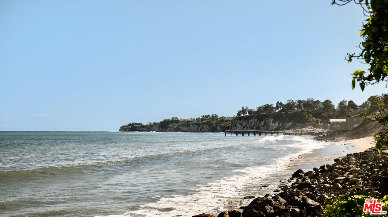 Malibu, California, 90265, United States, 5 Bedrooms Bedrooms, ,5 BathroomsBathrooms,Residential,For Sale,1918690