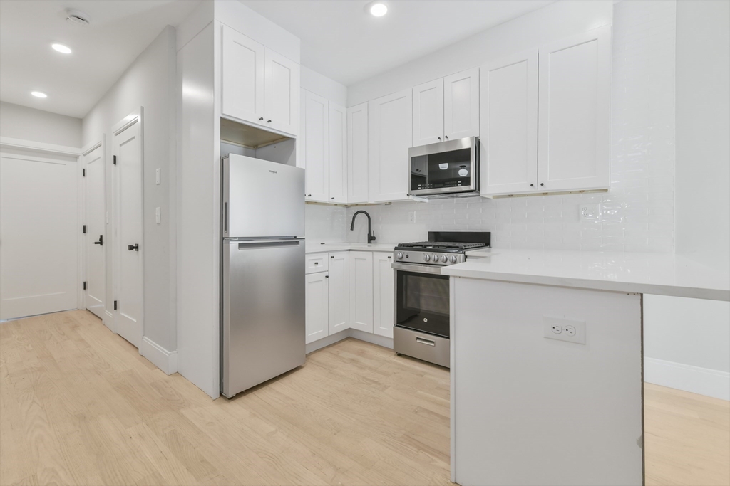 Boston, Massachusetts, 02128, United States, 2 Bedrooms Bedrooms, ,2 BathroomsBathrooms,Residential,For Sale,1871020