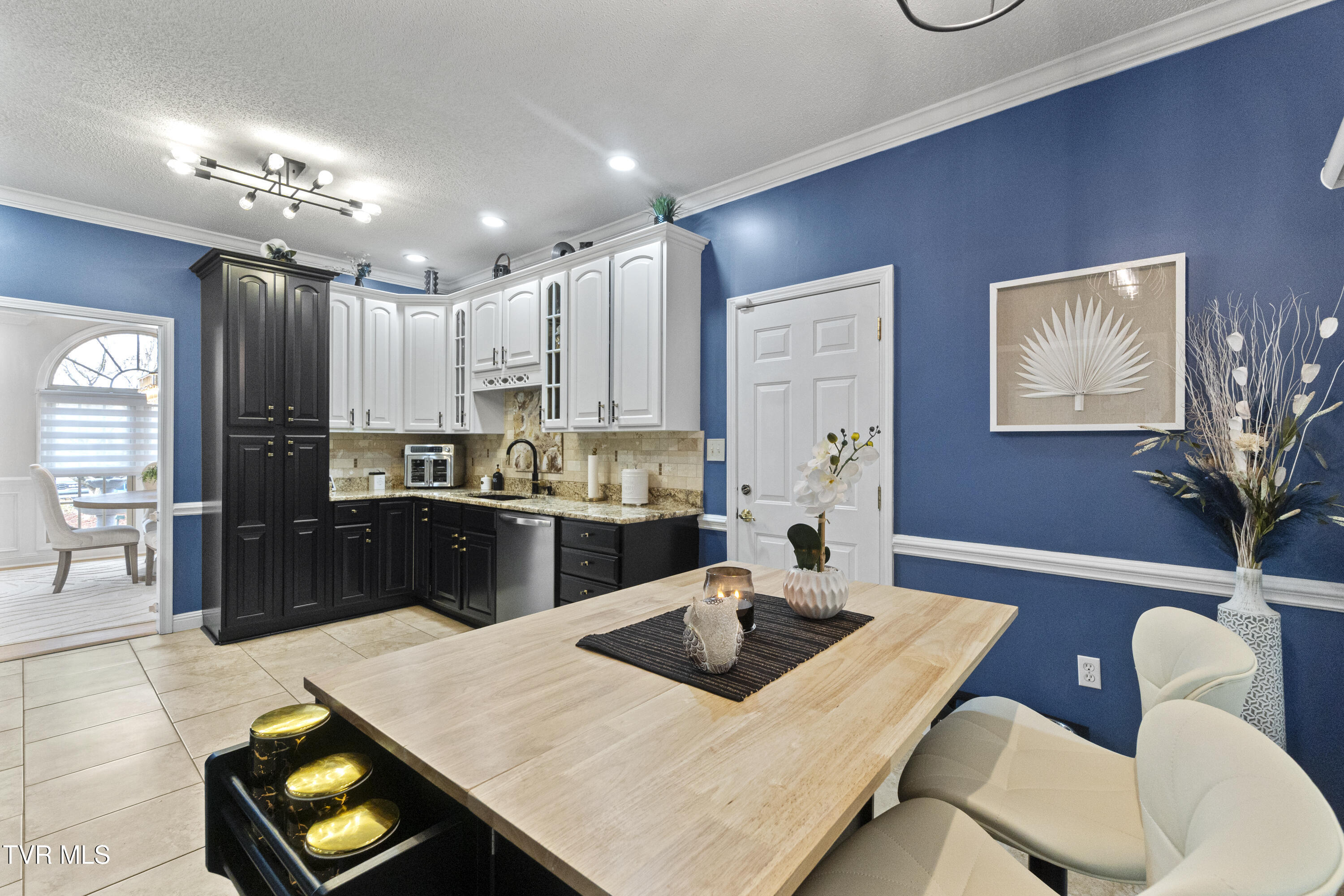 Kingsport, Tennessee, 37660, United States, 5 Bedrooms Bedrooms, ,4 BathroomsBathrooms,Residential,For Sale,2024666