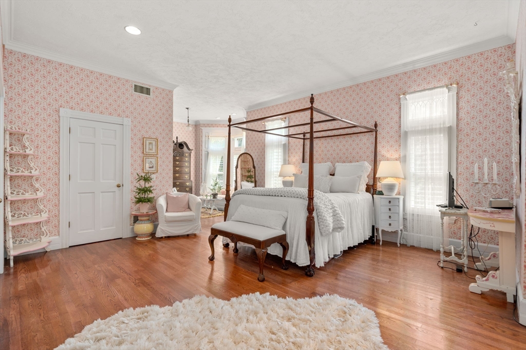 Hopkinton, Massachusetts, 01748, United States, 4 Bedrooms Bedrooms, ,5 BathroomsBathrooms,Residential,For Sale,1982386