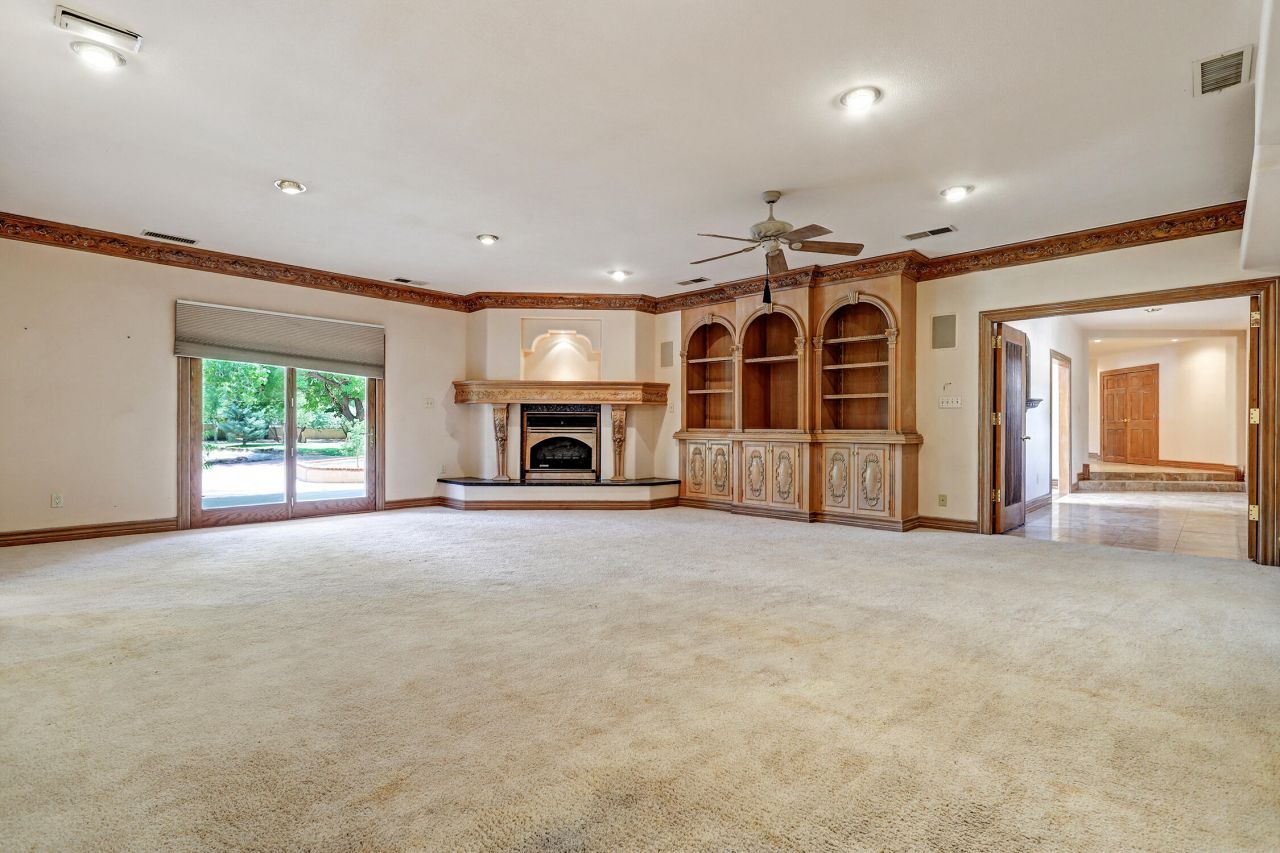 Los Ranchos, New Mexico, 87107, United States, 5 Bedrooms Bedrooms, ,5 BathroomsBathrooms,Residential,For Sale,1900994