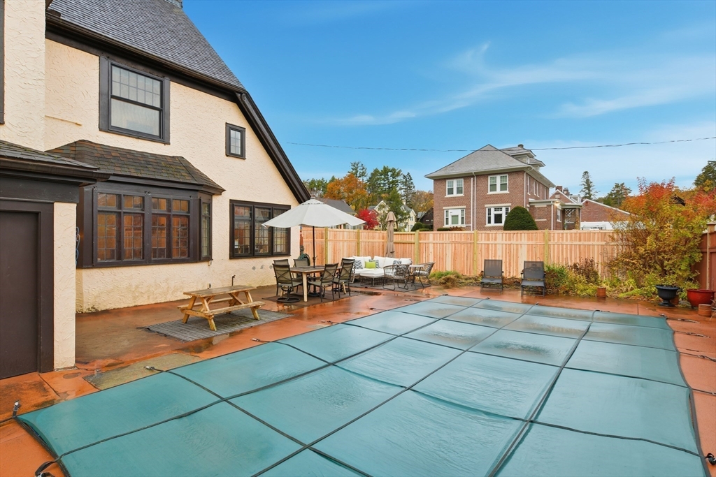 Holyoke, Massachusetts, 01040, United States, 5 Bedrooms Bedrooms, ,4 BathroomsBathrooms,Residential,For Sale,1991316