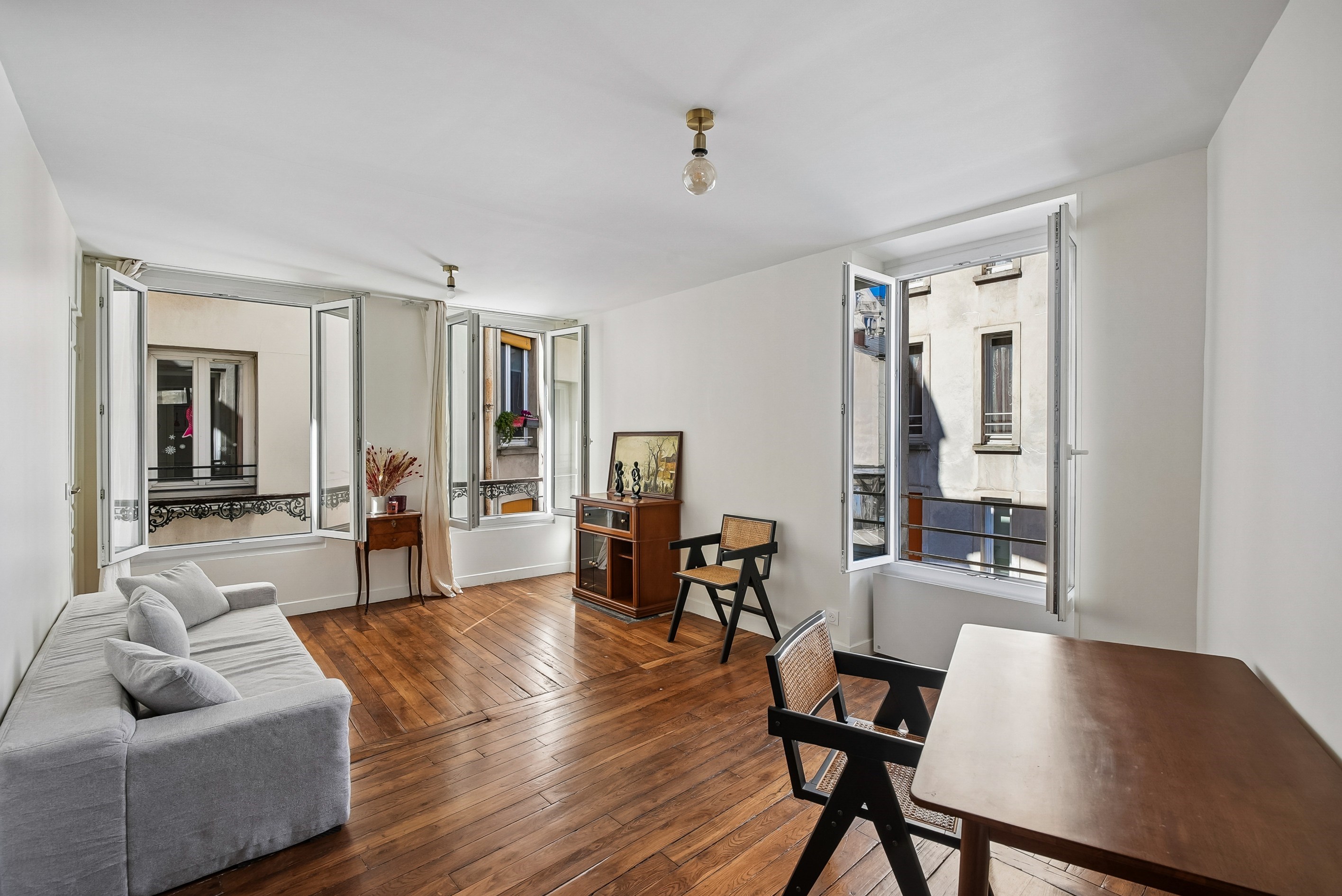  Paris XVIII — In the heart of Montmartre, a bright apartment with views of the … - 物件實景