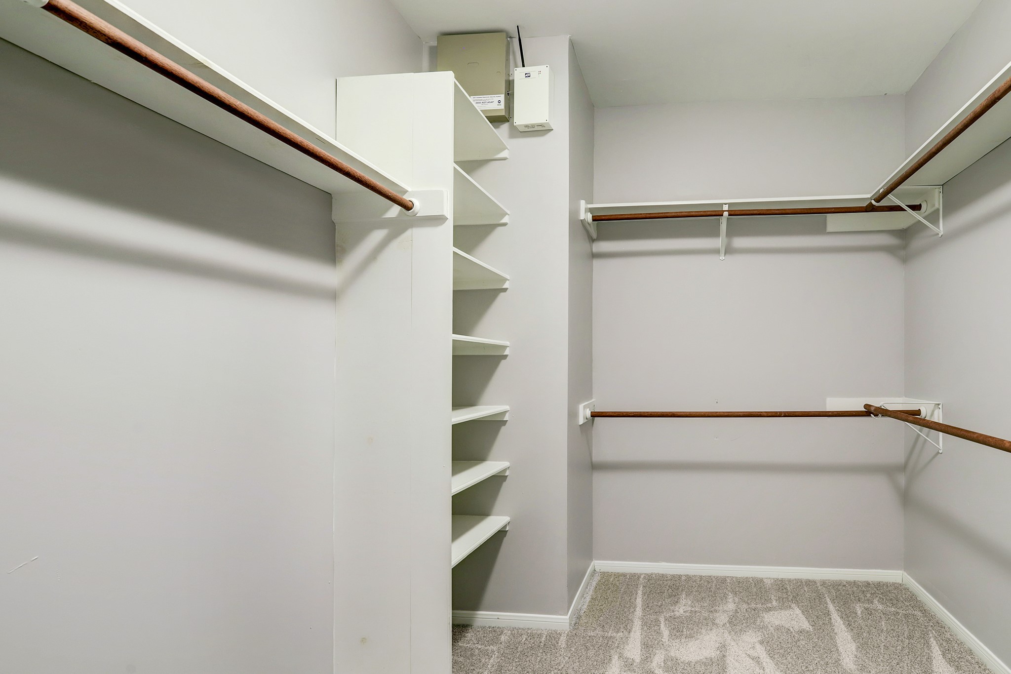  2211 Roy Street B - 物件實景